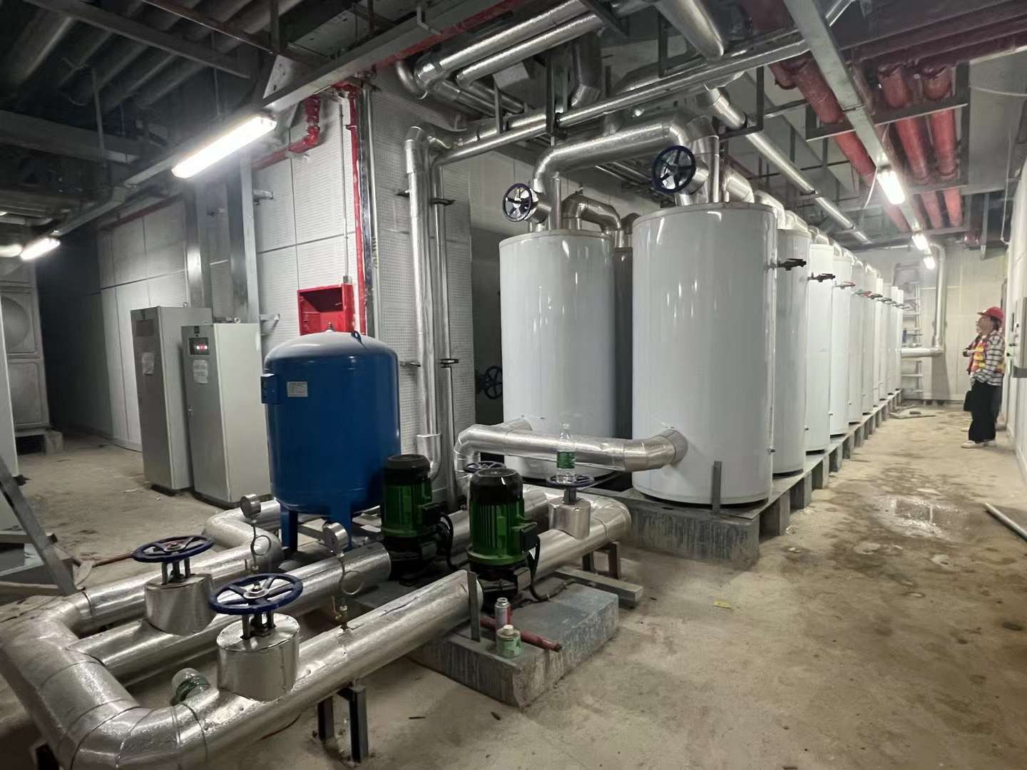 光明区公共卫生服务中心太阳能空气能热水器工程--建设中(图4)